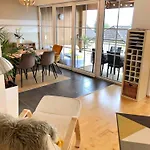 アパート With Amazing Lake- And Mountain View *