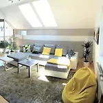 アパート With Amazing Lake- And Mountain View *