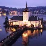 アパート With Amazing Lake- And Mountain View