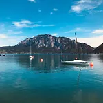 With Amazing Lake- And Mountain View Ober Feuchten