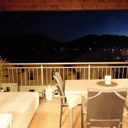 With Amazing Lake- And Mountain View Apartamento *