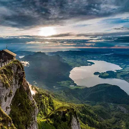 With Amazing Lake- And Mountain View Apartamento