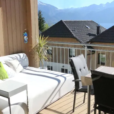 With Amazing Lake- And Mountain View Daire