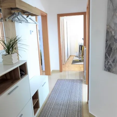 With Amazing Lake- And Mountain View Ober Feuchten