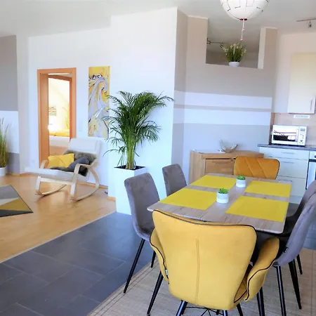 With Amazing Lake- And Mountain View Daire