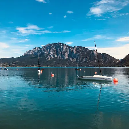 With Amazing Lake- And Mountain View Ober Feuchten