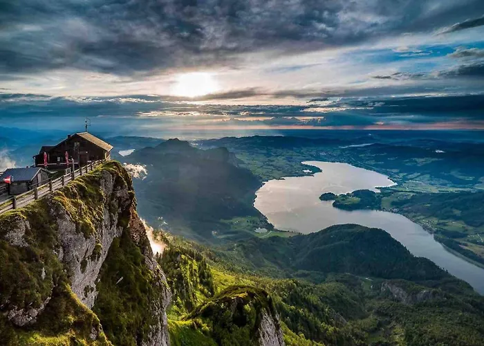 With Amazing Lake- And Mountain View شقة