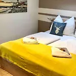 With Amazing Lake- And Mountain View Apartment Ober Feuchten
