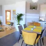With Amazing Lake- And Mountain View Apartment