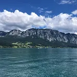 With Amazing Lake- And Mountain View Apartment